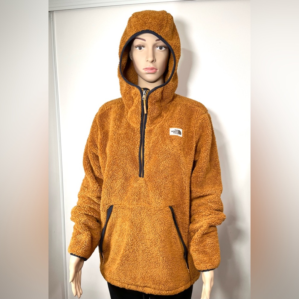 THE NORTH FACE Men's Campshire Pullover Hoodie, Timber Tan/Aviator Navy, Medium